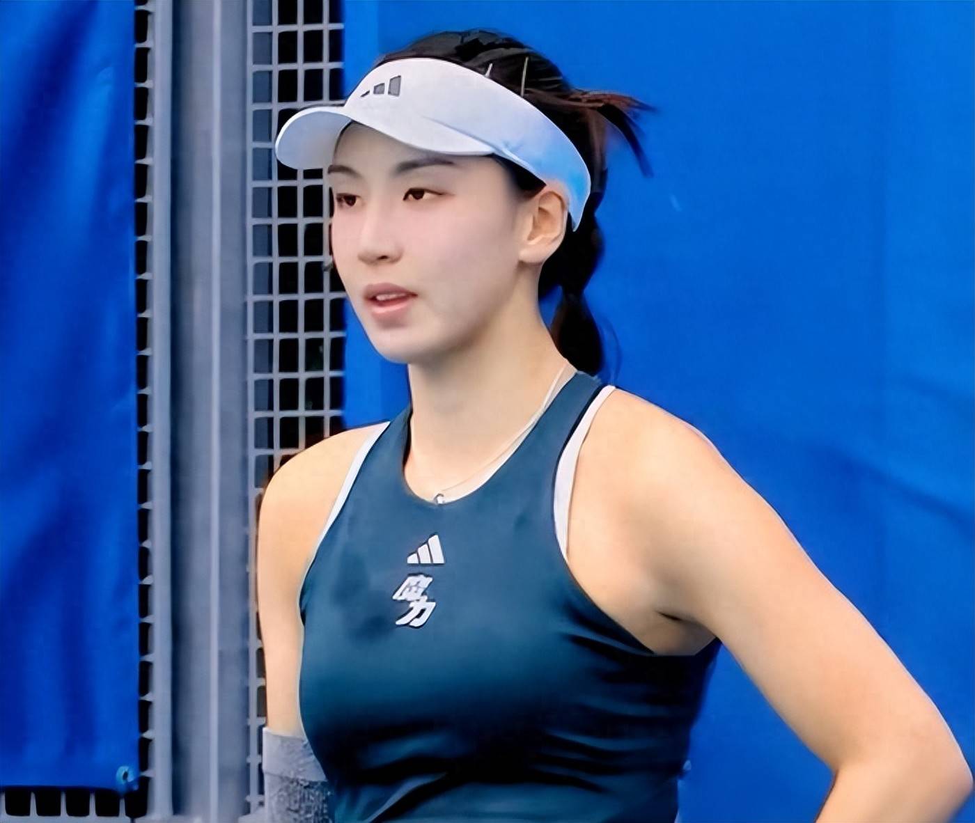 她在查尔斯 她在查尔斯